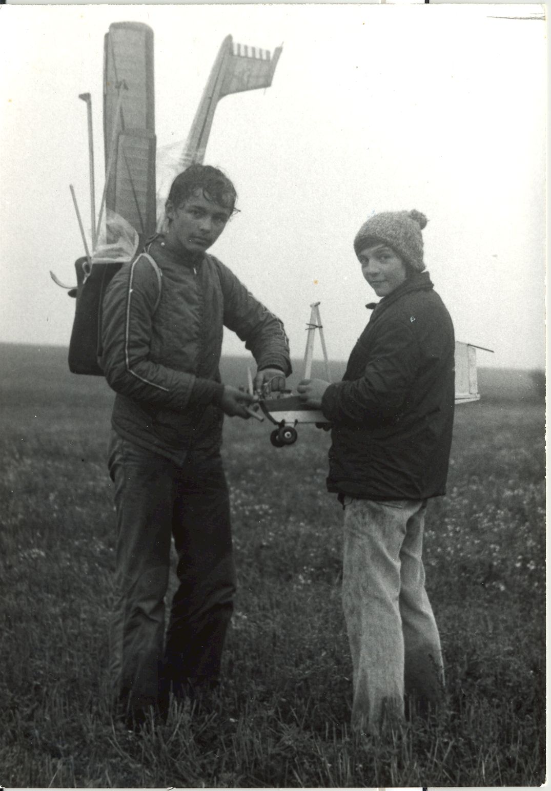 1977_cesta na letiště_Standart a trup rogala